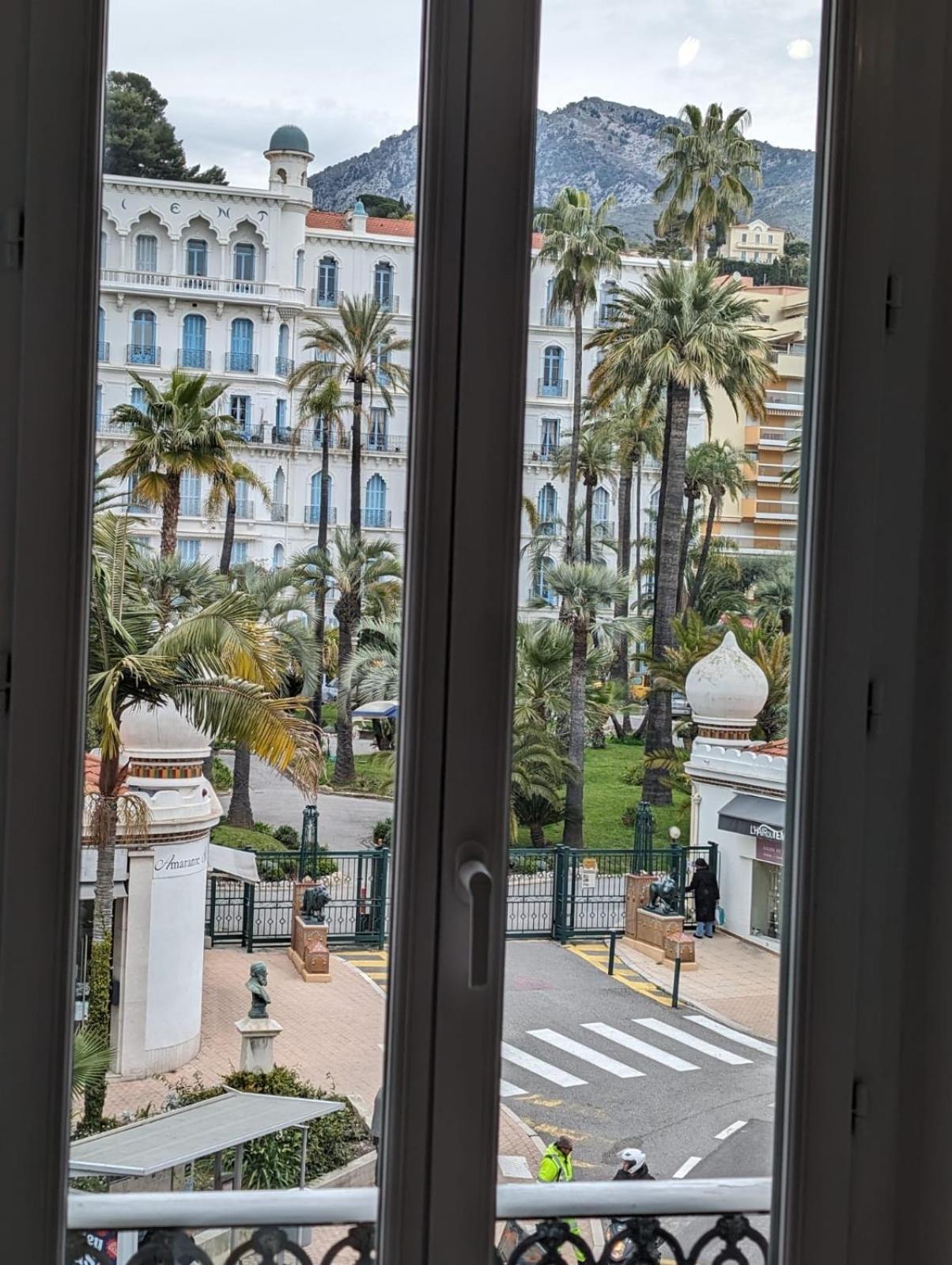 2 Pieces , Centre , 100 Metres Des Plages. Menton