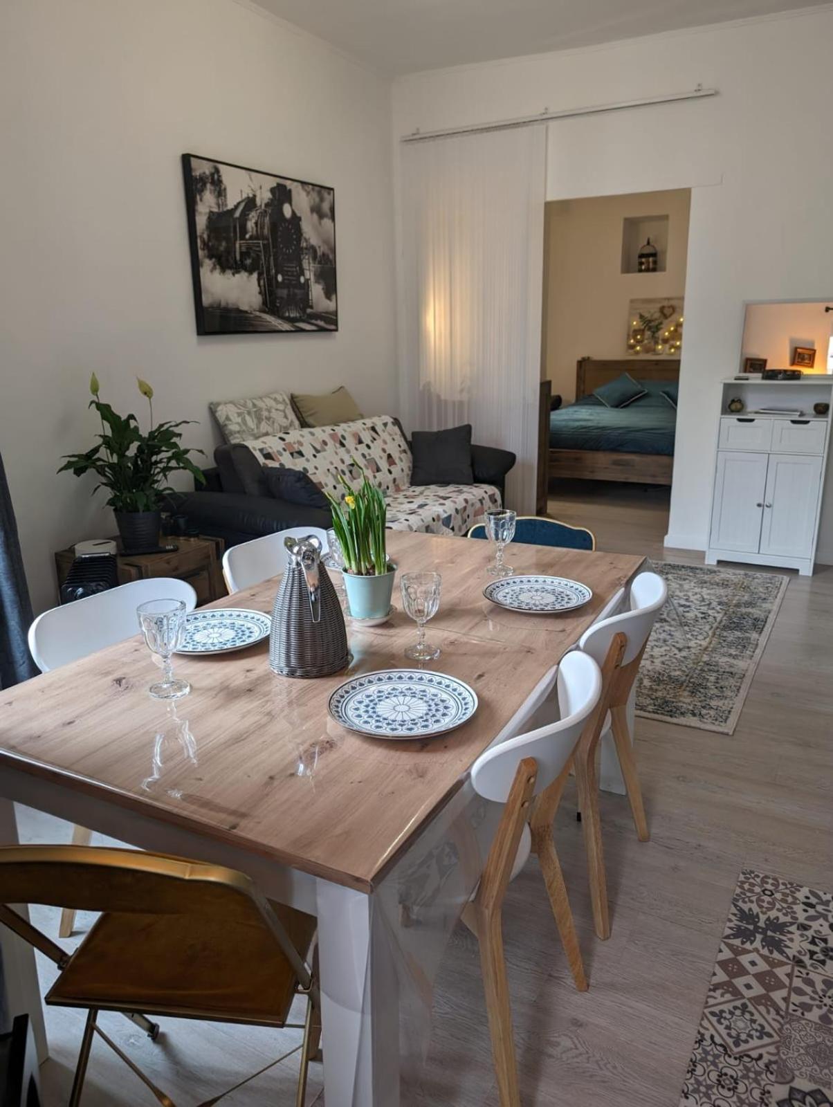 2 Pieces , Centre , 100 Metres Des Plages. Appartement *