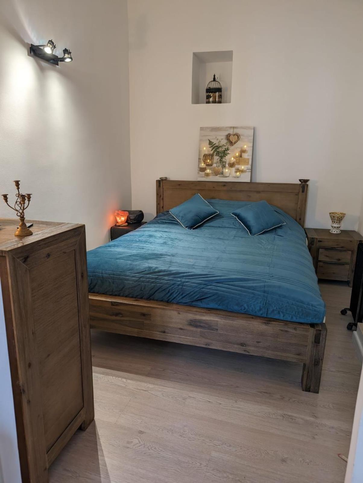 Appartement 2 Pieces , Centre , 100 Metres Des Plages. Menton