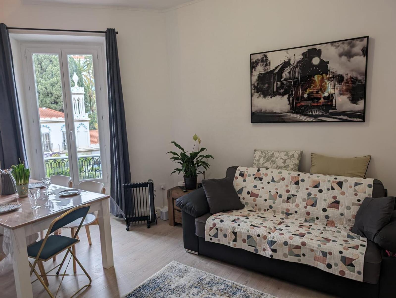 2 Pieces , Centre , 100 Metres Des Plages. Apartment